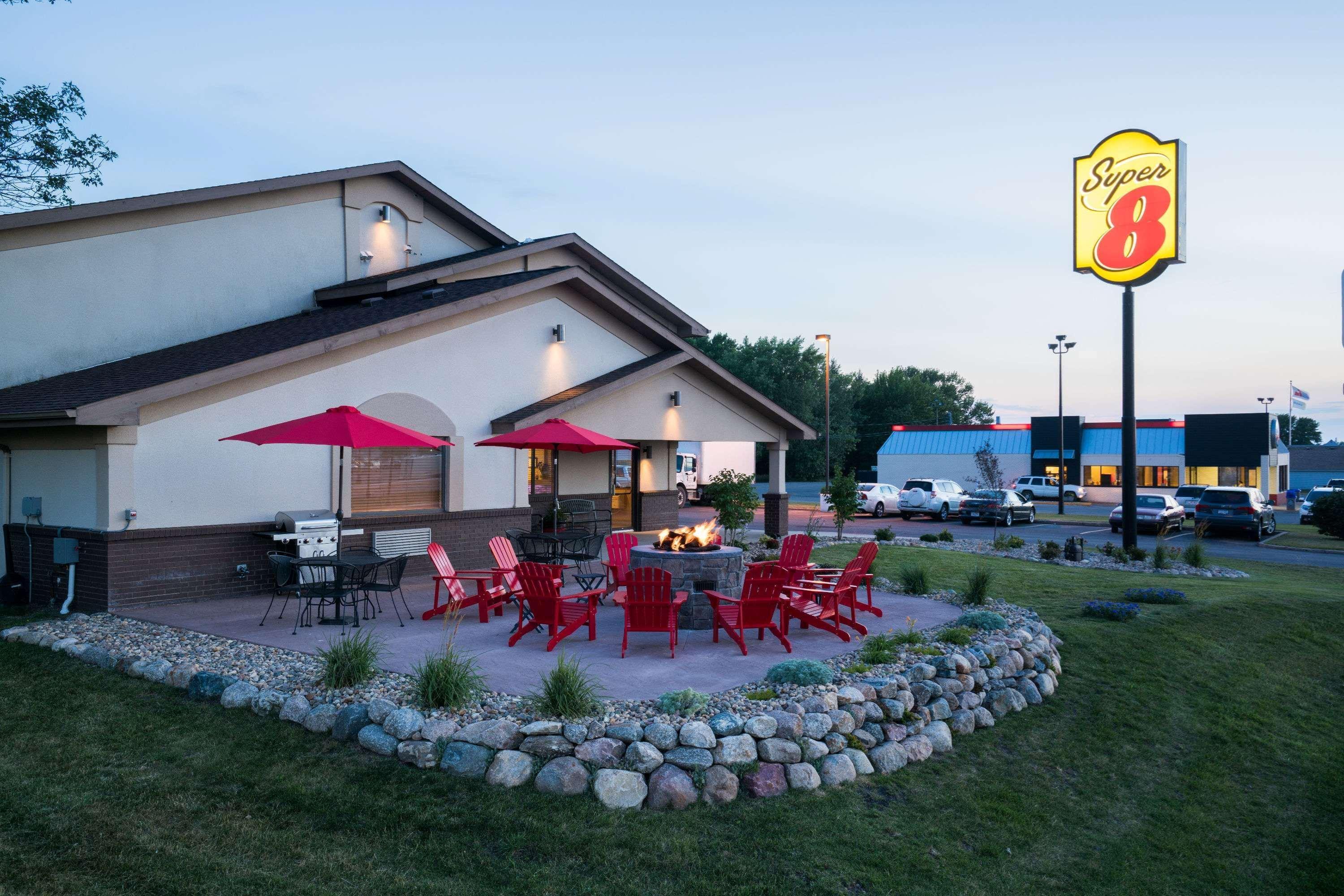 Super 8 By Wyndham Spirit Lake/Okoboji Exterior foto